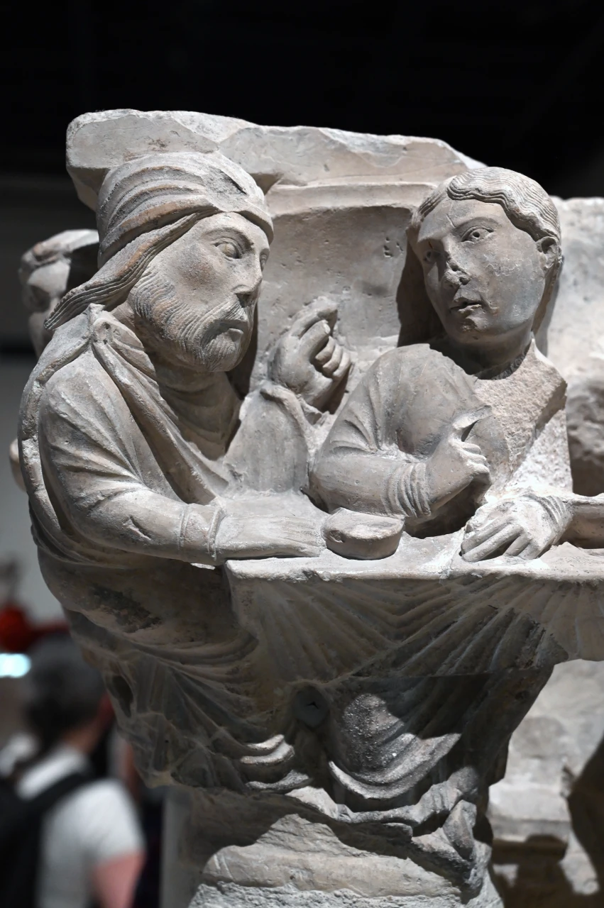 Les cartels numériques du musée du Cloître de Notre-Dame-en-Vaux